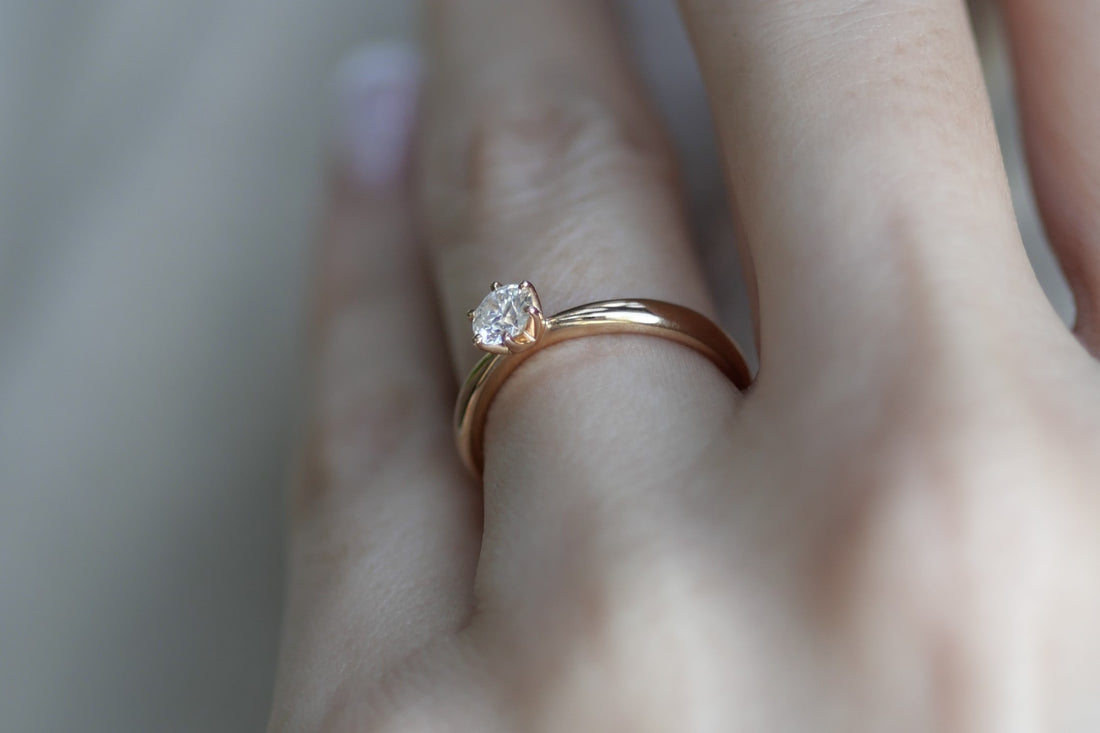 0.3カラット一粒天然ダイヤモンド婚約指輪ピンクゴールド
