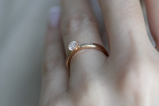 0.3カラット一粒天然ダイヤモンド婚約指輪ピンクゴールド