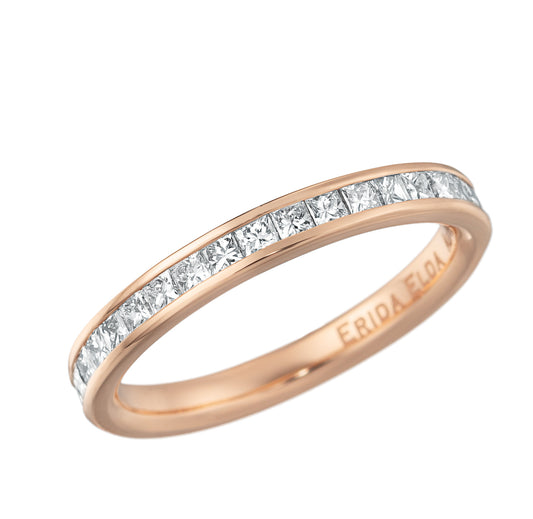 エリーダエルダ ゴールドプリンセス。プリンセスカットの天然ダイヤモンドを半周に敷き詰めたハーフエタニティリング 正面写真